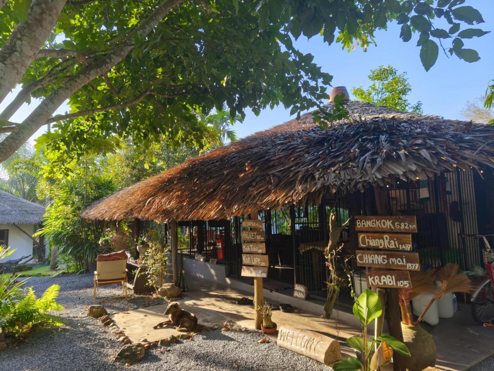 Baan Farang Homestay Phra Saeng Ban Nam Dam Buitenkant foto